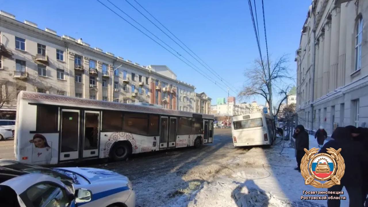 Сотрудники полиции устанавливают обстоятельства ДТП с автобусами на Будённовском проспекте Сотрудники полиции устанавливают обстоятельства ДТП с автобусами на Будённовском проспекте