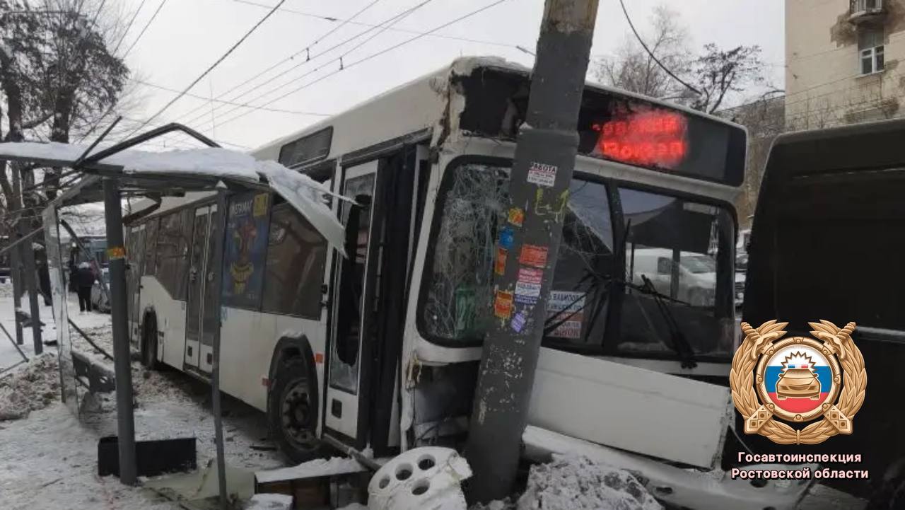 Сегодня на Будённовском проспекте, у дома №34, произошло столкновение двух пассажирских автобусов