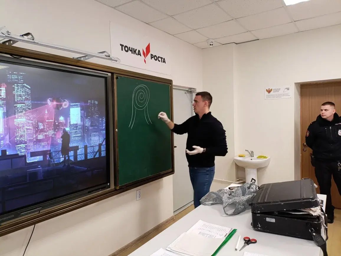 12345Приглашаем на службу: полицейские Неклиновского района провели профориентационное мероприятие в Покровской средней школе 12345Приглашаем на службу: полицейские Неклиновского района провели профориентационное мероприятие в Покровской средней школе