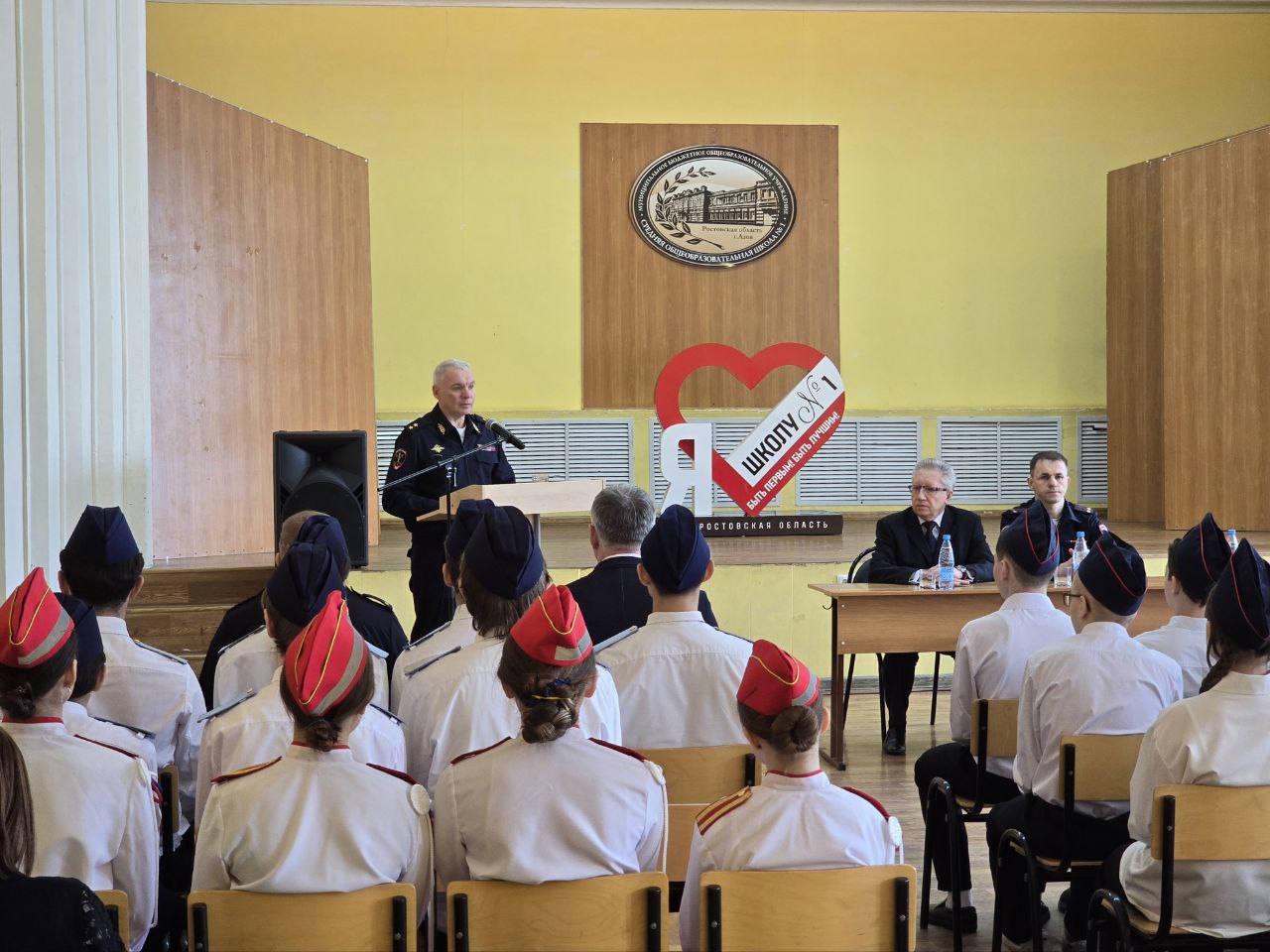 Глава региональной полиции с рабочим визитом посетил Межмуниципальный отдел МВД России «Азовский» Глава региональной полиции с рабочим визитом посетил Межмуниципальный отдел МВД России «Азовский»