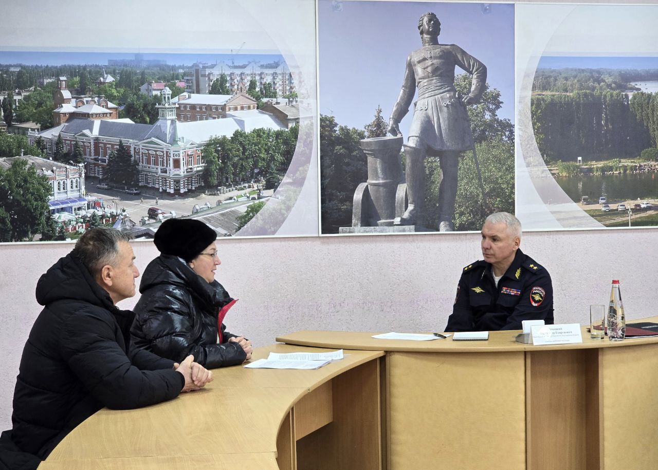 Глава региональной полиции с рабочим визитом посетил Межмуниципальный отдел МВД России «Азовский» Глава региональной полиции с рабочим визитом посетил Межмуниципальный отдел МВД России «Азовский»