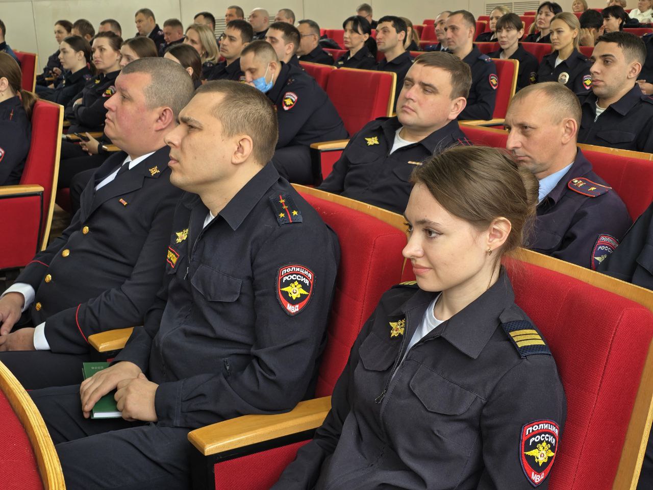 Глава региональной полиции с рабочим визитом посетил Межмуниципальный отдел МВД России «Азовский» Глава региональной полиции с рабочим визитом посетил Межмуниципальный отдел МВД России «Азовский»