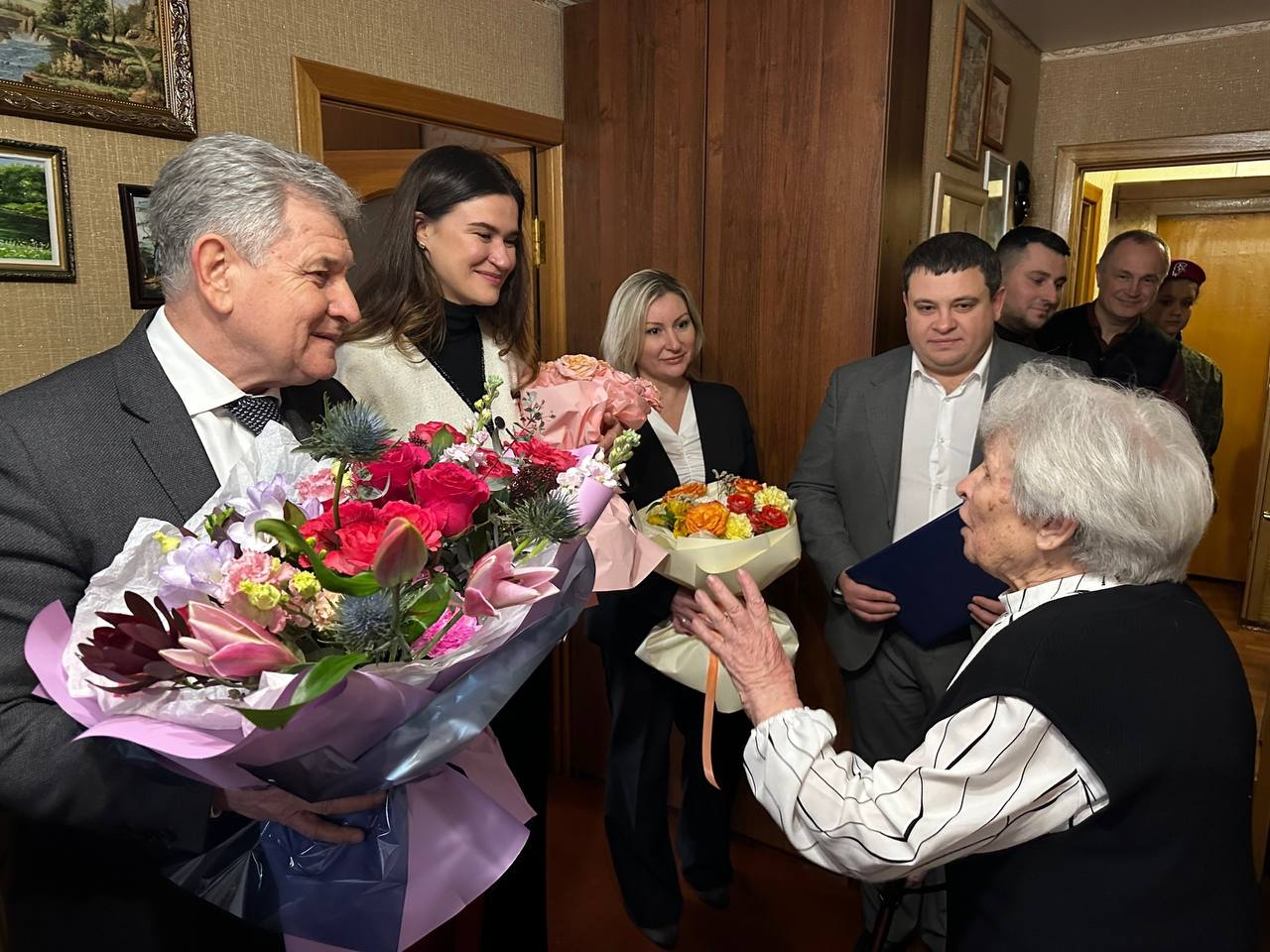 В Новочеркасске 28 января 100-летний юбилей отметила почётный гражданин города и ветеран Великой Отечественной войны Галина Витальевна Рогова В Новочеркасске 28 января 100-летний юбилей отметила почётный гражданин города и ветеран Великой Отечественной войны Галина Витальевна Рогова
