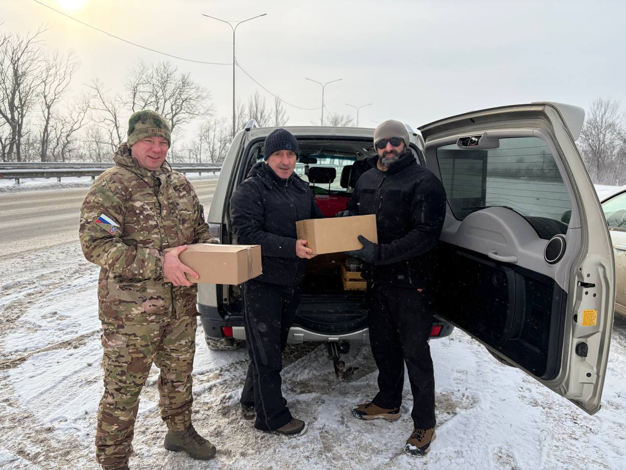 Депутаты Законодательного Собрания Ростовской области Денис Бурыка и Мурат Харцызов передали гуманитарную помощь военнослужащим, выполняющим задачи специальной военной операции на территории Донецкой Народной Республики