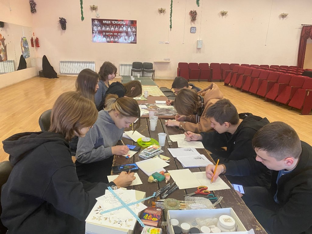 В клубе «Аютинский» прошёл увлекательный мастер-класс по изготовлению блокнотов для учеников школы № 49 В клубе «Аютинский» прошёл увлекательный мастер-класс по изготовлению блокнотов для учеников школы № 49