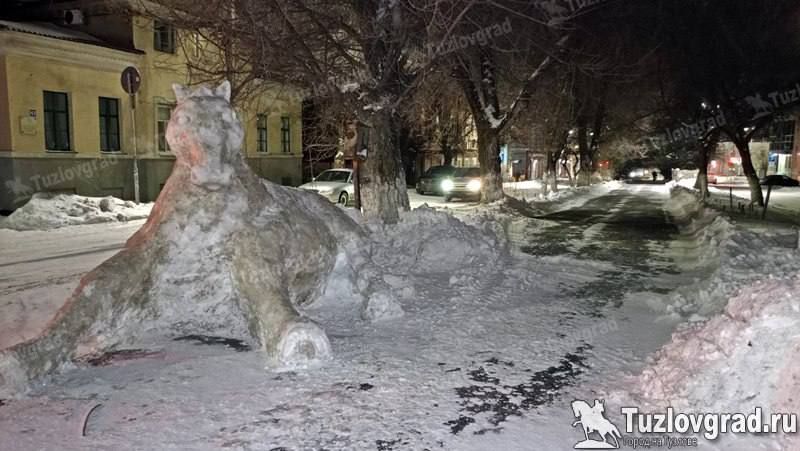 Снежный шедевр в -17°C: пожарный слепил за смену символ 2026 года