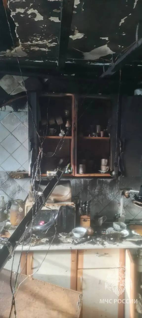 Трёх человек спасли: в Ростове горела многоэтажка Трёх человек спасли: в Ростове горела многоэтажка