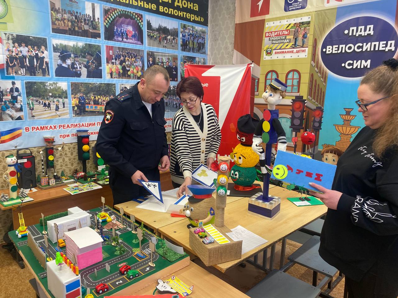 «Мир правил дорожного движения» — через творчество к безопасности! «Мир правил дорожного движения» — через творчество к безопасности!