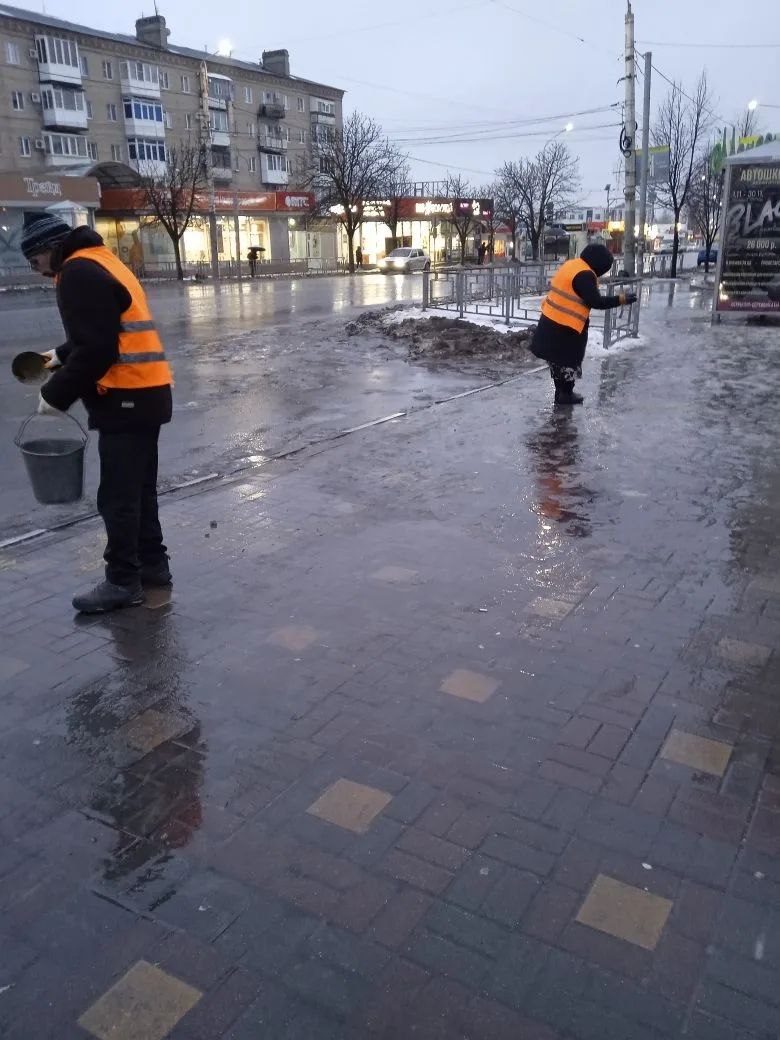 Обработка тротуаров от скользкости Обработка тротуаров от скользкости