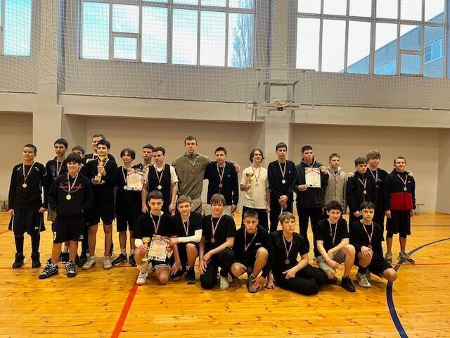 С 19 по 29 января в школах Волгодонска проходили соревнования по волейболу в рамках Спартакиады учащихся «Президентские спортивные игры» С 19 по 29 января в школах Волгодонска проходили соревнования по волейболу в рамках Спартакиады учащихся «Президентские спортивные игры»