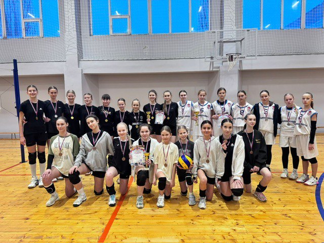 С 19 по 29 января в школах Волгодонска проходили соревнования по волейболу в рамках Спартакиады учащихся «Президентские спортивные игры» С 19 по 29 января в школах Волгодонска проходили соревнования по волейболу в рамках Спартакиады учащихся «Президентские спортивные игры»