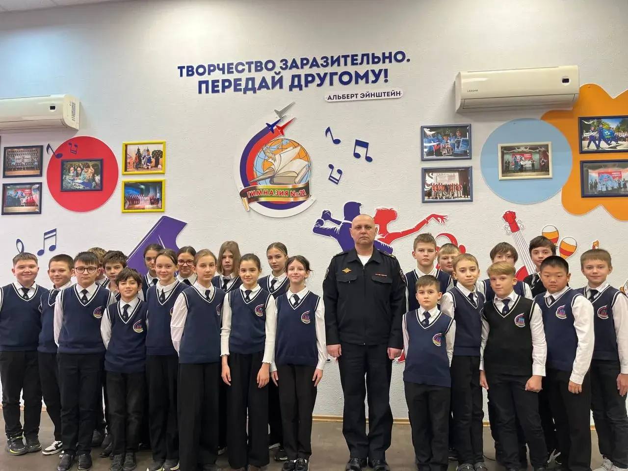 Школьники встретились с начальником Отдела МВД России по городу Батайску Школьники встретились с начальником Отдела МВД России по городу Батайску