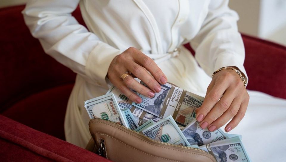 В РФ предлагают ввести ограничения на наличные сделки