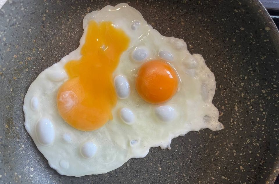 Премьер-министр объявил о снижении цен на яйца и сливочное масло