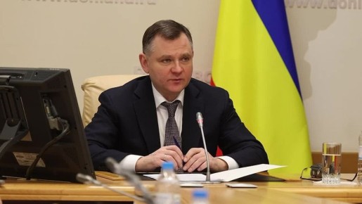 Юрий Слюсарь: По итогам сегодняшней оперативки и рабочего совещания с мэром Ростова: поручил детально разобраться в транспортной ситуации из-за снегопада, обрушившегося накануне