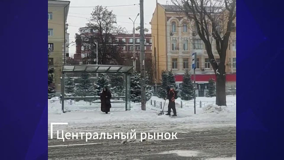 Пешеходы довольны чисткой тротуаров в центре Ростова