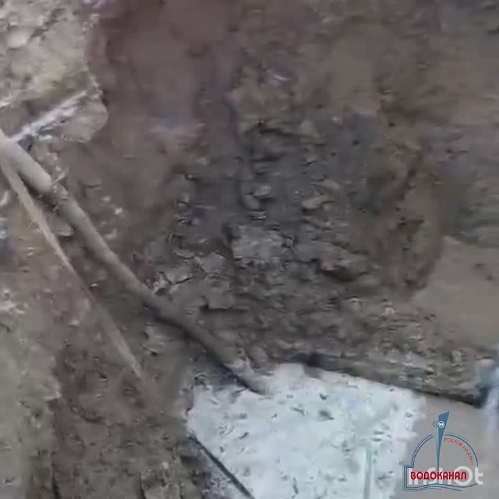 Восстановительные работы на рванувшей трубе идут полным ходом
