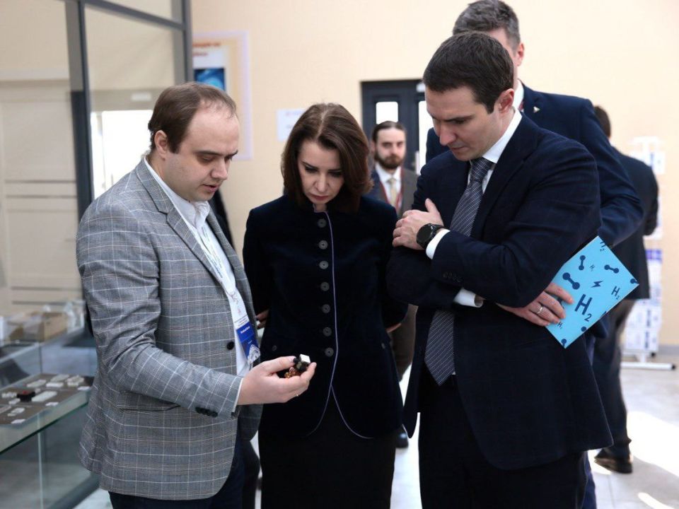 Замглавы Минобрнауки России Денис Секиринский ознакомился с научно-образовательной инфраструктурой ведущих вузов Ростовской области