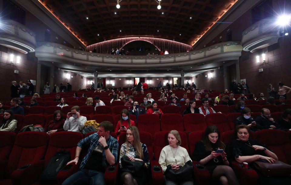 Госдума отложила обсуждение штрафов за дискредитацию в киноиндустрии