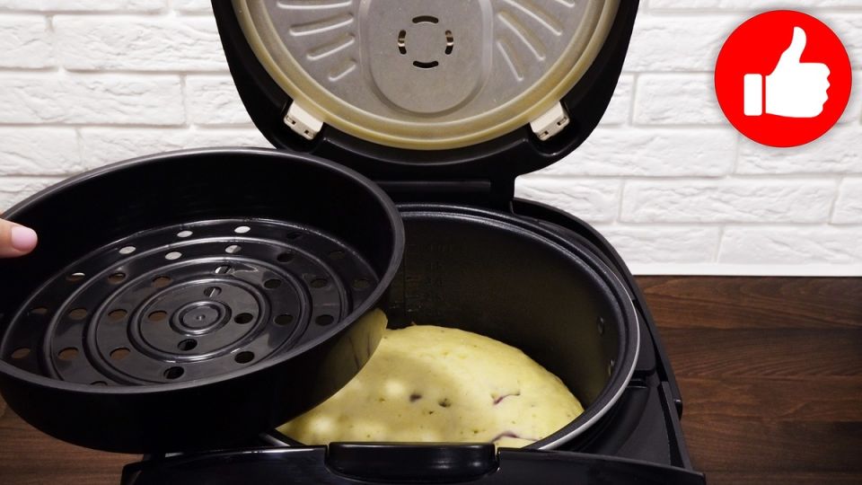 Вкусный пирог с черной смородиной в мультиварке