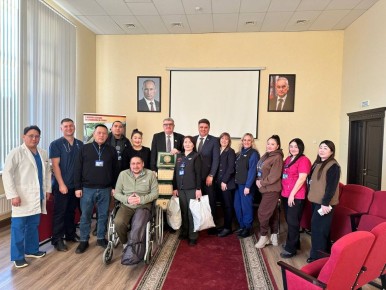 Председатель комитета донского парламента по местному самоуправлению Владимир Влазнев с делегацией Государственного Собрания (Ил Тумэн) Республики Саха (Якутия) навестил бойцов, волонтеров, психологов и медицинских...