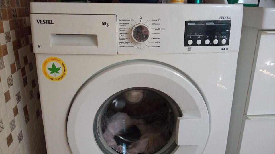 Как быстро открыть стиральную машину во время стирки: советы на все случаи жизни