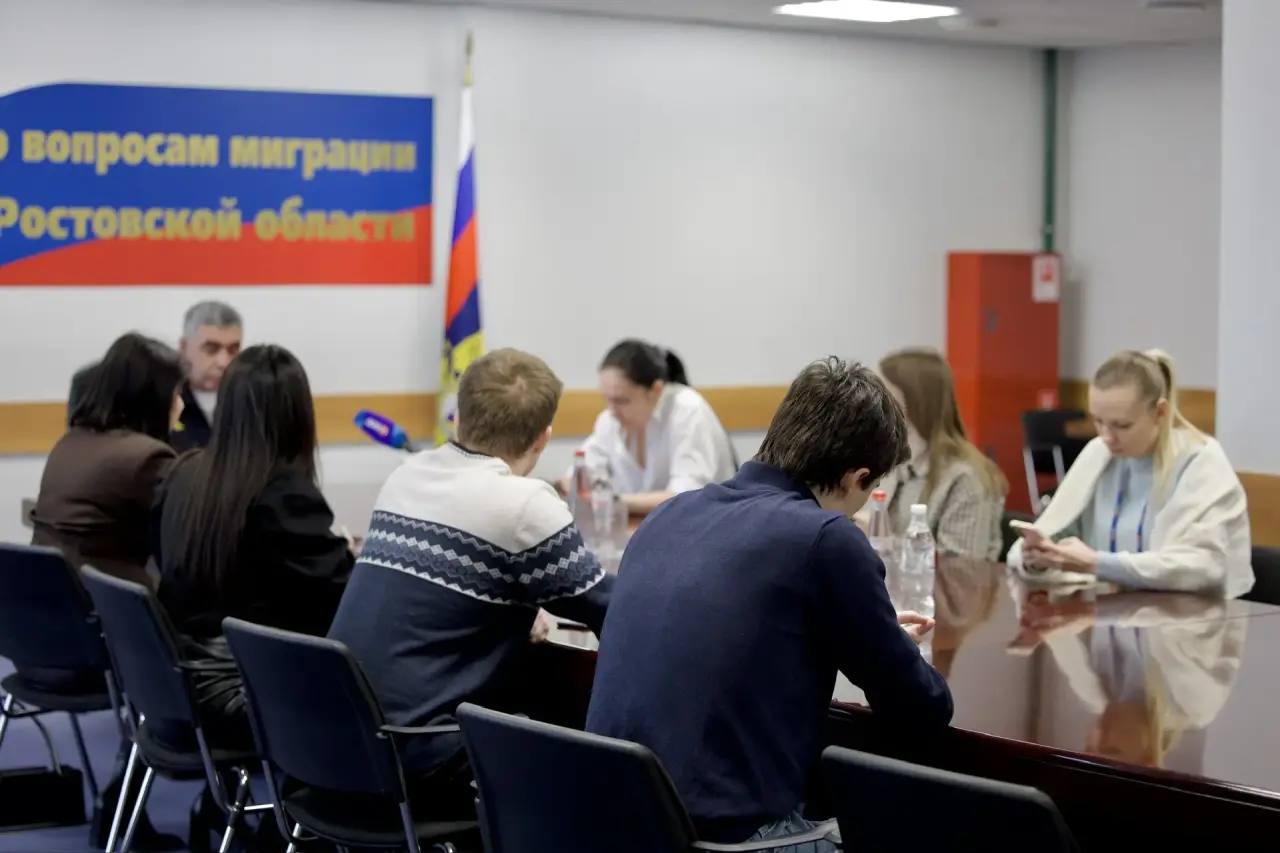 Полковник полиции Виктор Марунчак: подразделения по вопросам миграции Ростовской области подвели итоги работы за 2025 год Полковник полиции Виктор Марунчак: подразделения по вопросам миграции Ростовской области подвели итоги работы за 2025 год