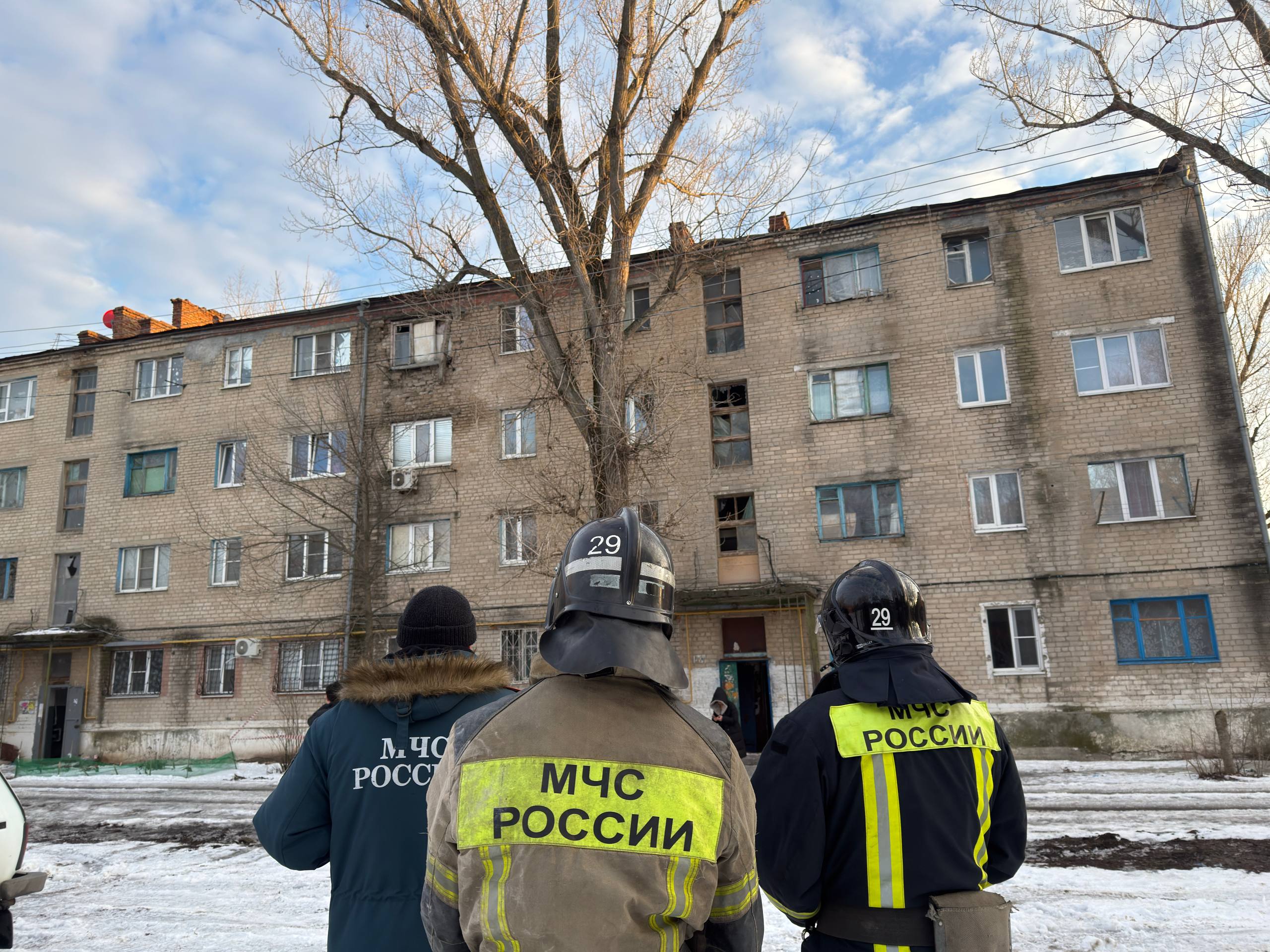 Вчера в многоквартирном доме по адресу: улица Юности, дом 11, расположенном в микрорайоне Донском, произошло частичное обрушение кровли Вчера в многоквартирном доме по адресу: улица Юности, дом 11, расположенном в микрорайоне Донском, произошло частичное обрушение кровли