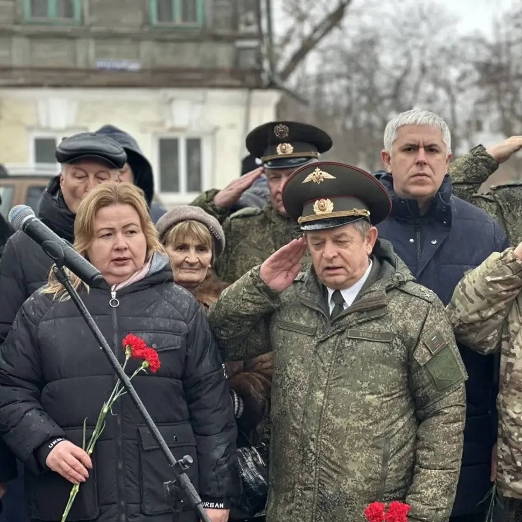 У здания бывшей школы № 17 на пересечении Красного спуска и ул. Александровской прошел памятный митинг-концерт У здания бывшей школы № 17 на пересечении Красного спуска и ул. Александровской прошел памятный митинг-концерт