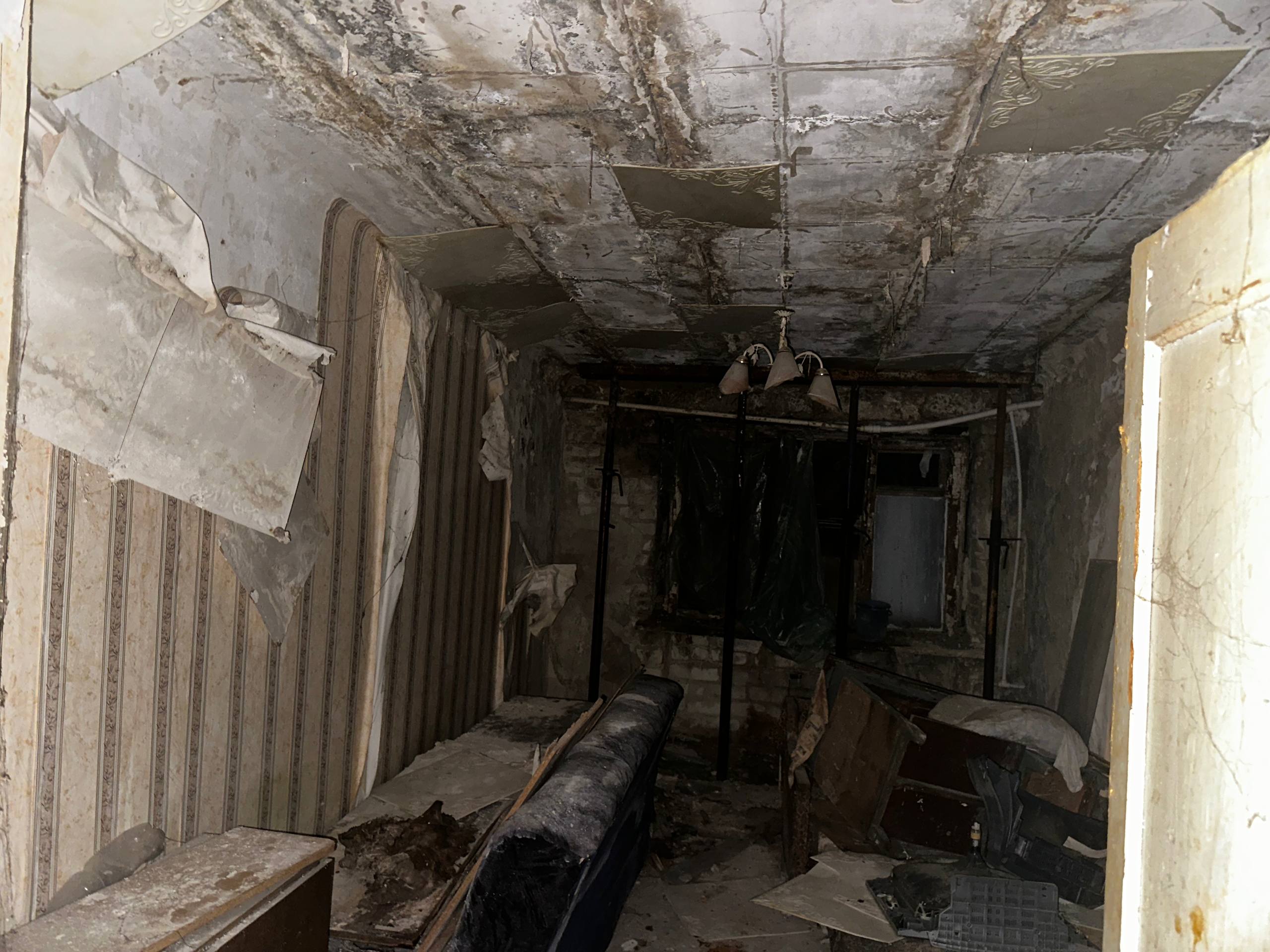 Вчера в многоквартирном доме по адресу: улица Юности, дом 11, расположенном в микрорайоне Донском, произошло частичное обрушение кровли Вчера в многоквартирном доме по адресу: улица Юности, дом 11, расположенном в микрорайоне Донском, произошло частичное обрушение кровли