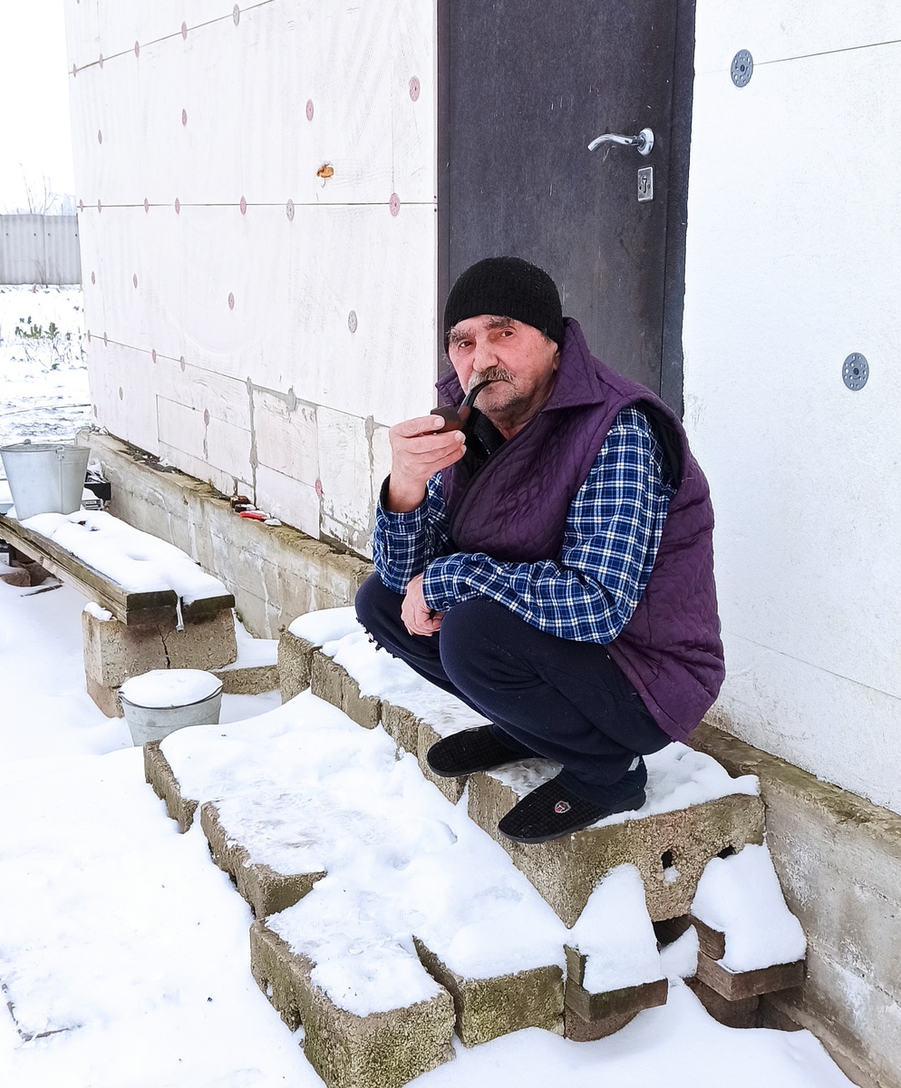 Загадочный мир огородников: Как семья превращает участок в зону уюта и плодородия