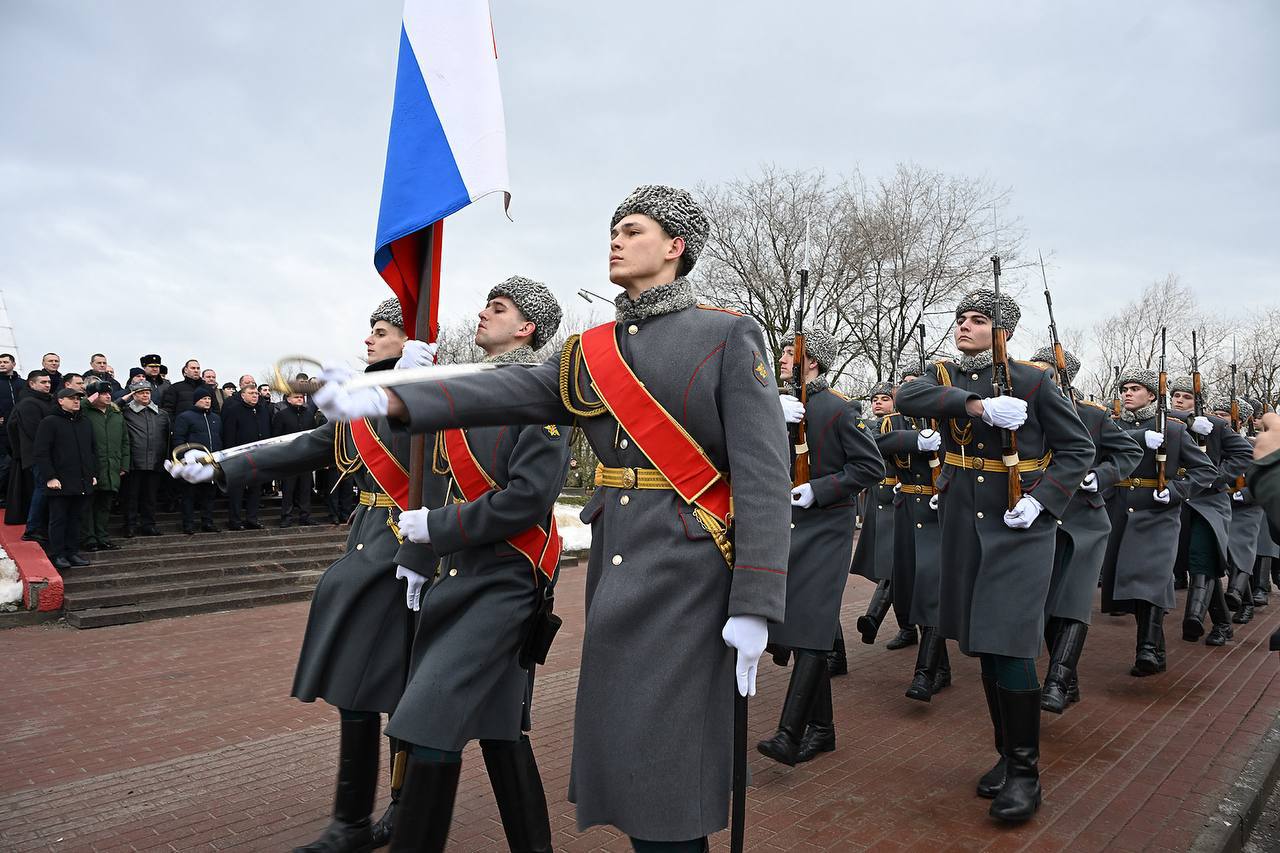 В день 83-й годовщины освобождения Ростова-на-Дону от гитлеровских оккупантов на территории мемориального комплекса «Кумженская роща» состоялась церемония возложения Гирлянды Славы и цветов в память воинов-освободителей... В день 83-й годовщины освобождения Ростова-на-Дону от гитлеровских оккупантов на территории мемориального комплекса «Кумженская роща» состоялась церемония возложения Гирлянды Славы и цветов в память воинов-освободителей...