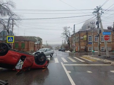 15 февраля 2026 года в 13 часов 45 минут, в городе Ростове-на-Дону, в районе дома 70 по улице 29-я линия, водитель 1988 года рождения, управляя транспортным средством «Омода», по предварительным данным, не предоставил...