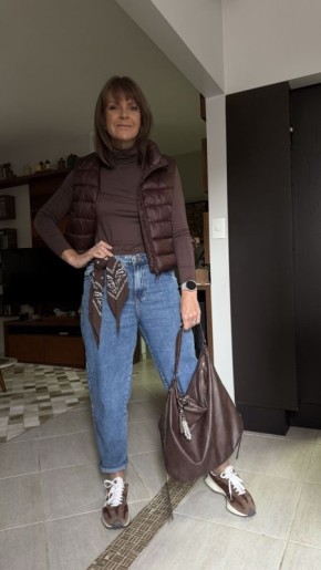 Шоколад — ваш новый базовый цвет: 6 простых образов для женщин 50+