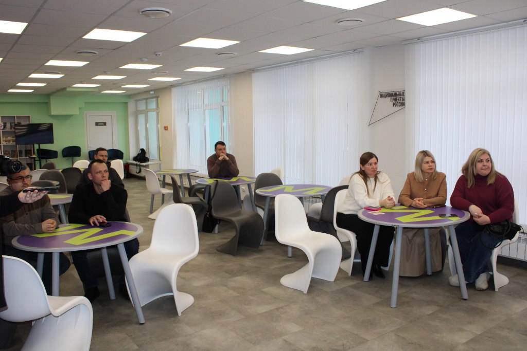 В креативном пространстве центра «Дон молодой» города Шахты руководитель спортивного клуба «Черный тигр» Юрий Якутов презентовал уникальный для нашего города проект по работе с детьми с ограниченными возможностями здоровья В креативном пространстве центра «Дон молодой» города Шахты руководитель спортивного клуба «Черный тигр» Юрий Якутов презентовал уникальный для нашего города проект по работе с детьми с ограниченными возможностями здоровья