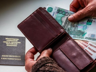 Пенсии работающих россиян увеличились на 2,8 тысячи рублей в декабре