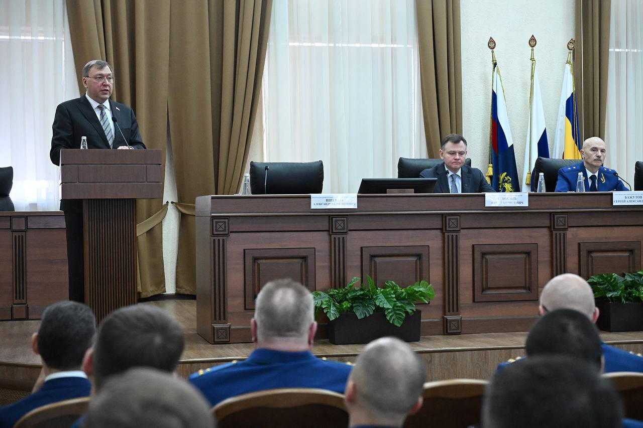 Председатель Законодательного Собрания Ростовской области Александр Ищенко выступил на расширенном заседании коллегии прокуратуры Ростовской области, где были подведены итоги работы региональных надзорных органов в 2025 году...