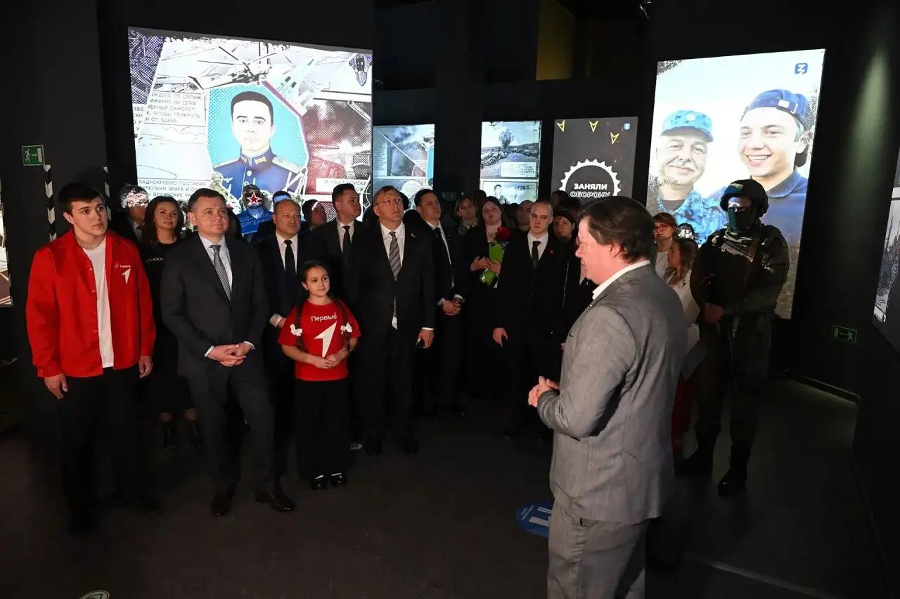 Восхищение и гордость – главные чувства, которые пробуждает мультимедийная выставка «Знание.Герои», которая открылась в преддверии празднования Дня защитника Отечества в мультимедийном парке «Россия – моя история»