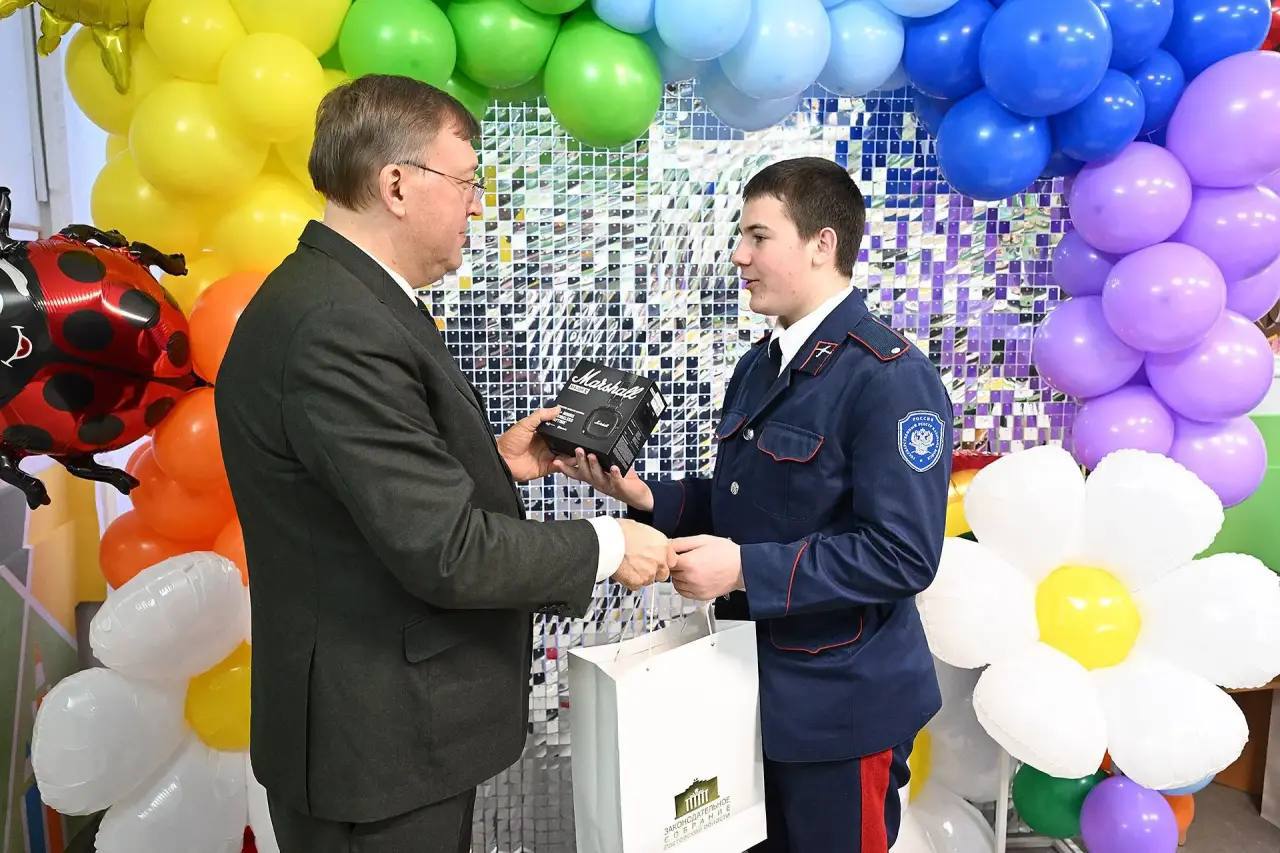 В Тацинском социально-реабилитационном центре для несовершеннолетних сейчас воспитываются семнадцать детей В Тацинском социально-реабилитационном центре для несовершеннолетних сейчас воспитываются семнадцать детей