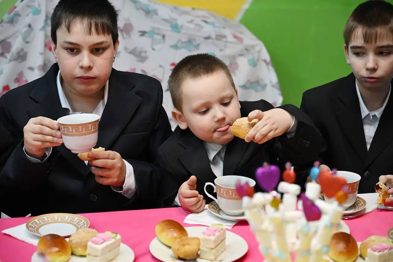 В Тацинском социально-реабилитационном центре для несовершеннолетних сейчас воспитываются семнадцать детей В Тацинском социально-реабилитационном центре для несовершеннолетних сейчас воспитываются семнадцать детей