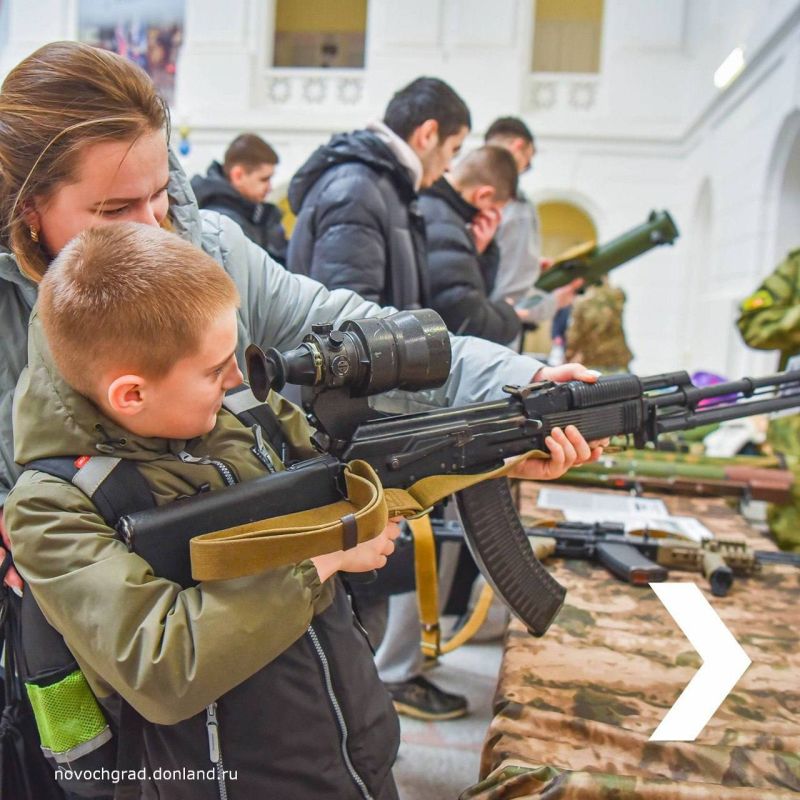 16 февраля в Крытом дворе ЮРГПУ (НПИ) развернулась уникальная выставка оружия