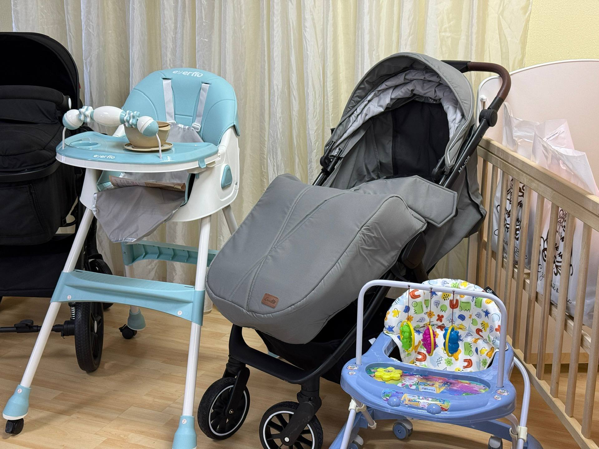 Около полугода назад вместе с министром труда и социального развития Ростовской области Ириной Шуваловой открыли в Батайске пункт проката вещей первой необходимости для новорождённых