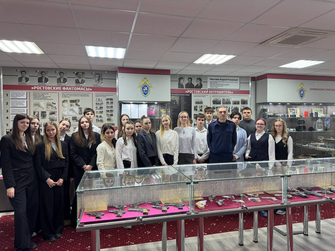 В Ростове-на-Дону криминалисты провели познавательную экскурсию для учащихся кадетского класса гимназии