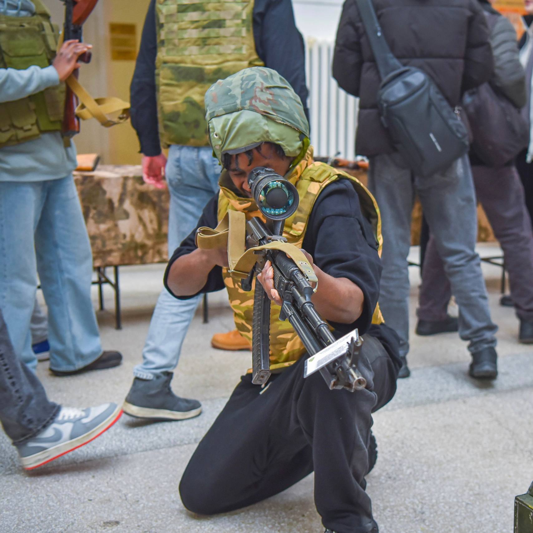 16 февраля в Крытом дворе ЮРГПУ (НПИ) развернулась уникальная выставка оружия 16 февраля в Крытом дворе ЮРГПУ (НПИ) развернулась уникальная выставка оружия