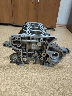 Автомеханик разобрал машину клиента и украл автозапчасть