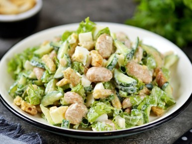 Салат на скорую руку: вкусно и сытно за считанные минуты