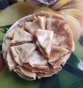 Доброе утро, друзья!. Хоть на улице и пасмурно, на наших кухнях сейчас жарко: блины, джем, сметана