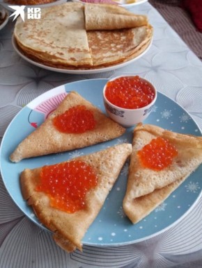 Наши подписчики — просто молодцы! Онапекли горы блинов