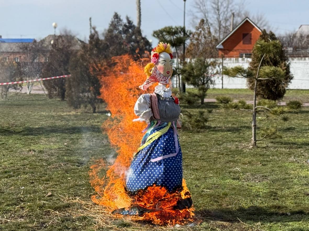 Сегодня начали день в Николо-Матроновском храме Батайска – на службе в Прощёное воскресенье Сегодня начали день в Николо-Матроновском храме Батайска – на службе в Прощёное воскресенье