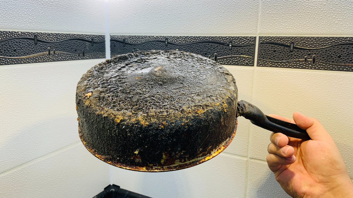 Не просто чистка: как восстановить старую сковороду с помощью доступных средств